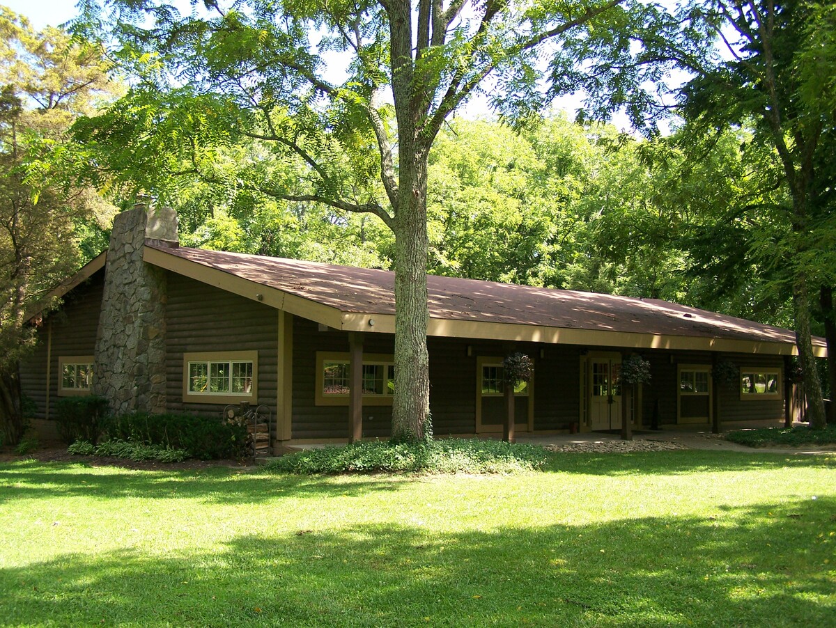 Pattison Park Lodge